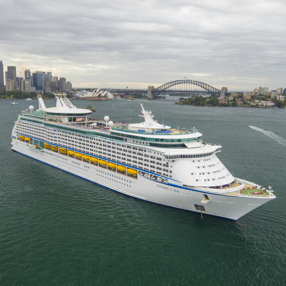 Теплоход Explorer of the Seas Теплоход Explorer of the Seas