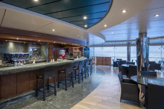Бар у крытого бассейна I Tropici на теплоходе MSC Fantasia