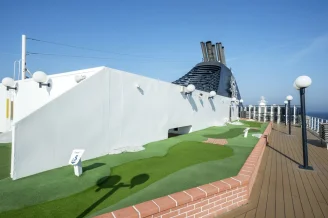 Зона мини-гольфа Adventure Golf на теплоходе MSC Lirica
