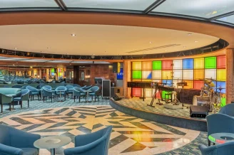 Шоу-лаундж-бар Manhattan на теплоходе MSC Sinfonia