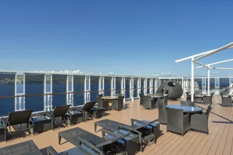 Эксклюзивная зона отдыха на верхней палубе на теплоходе MSC Sinfonia