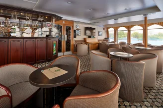 Панорамный бар на теплоходе Леонид Красин
