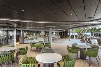 Бар Jungle Beach у крытого бассейна на теплоходе MSC Seashore