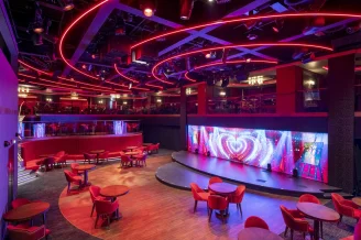 Шоу‑площадка Le Cabaret Rouge на теплоходе MSC Seashore