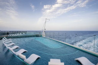 Бассейн Infinity на теплоходе MSC Seashore