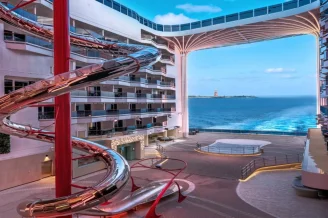 Променад World. Горка на теплоходе MSC World America
