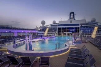 Бассейн La Plage на теплоходе MSC World America